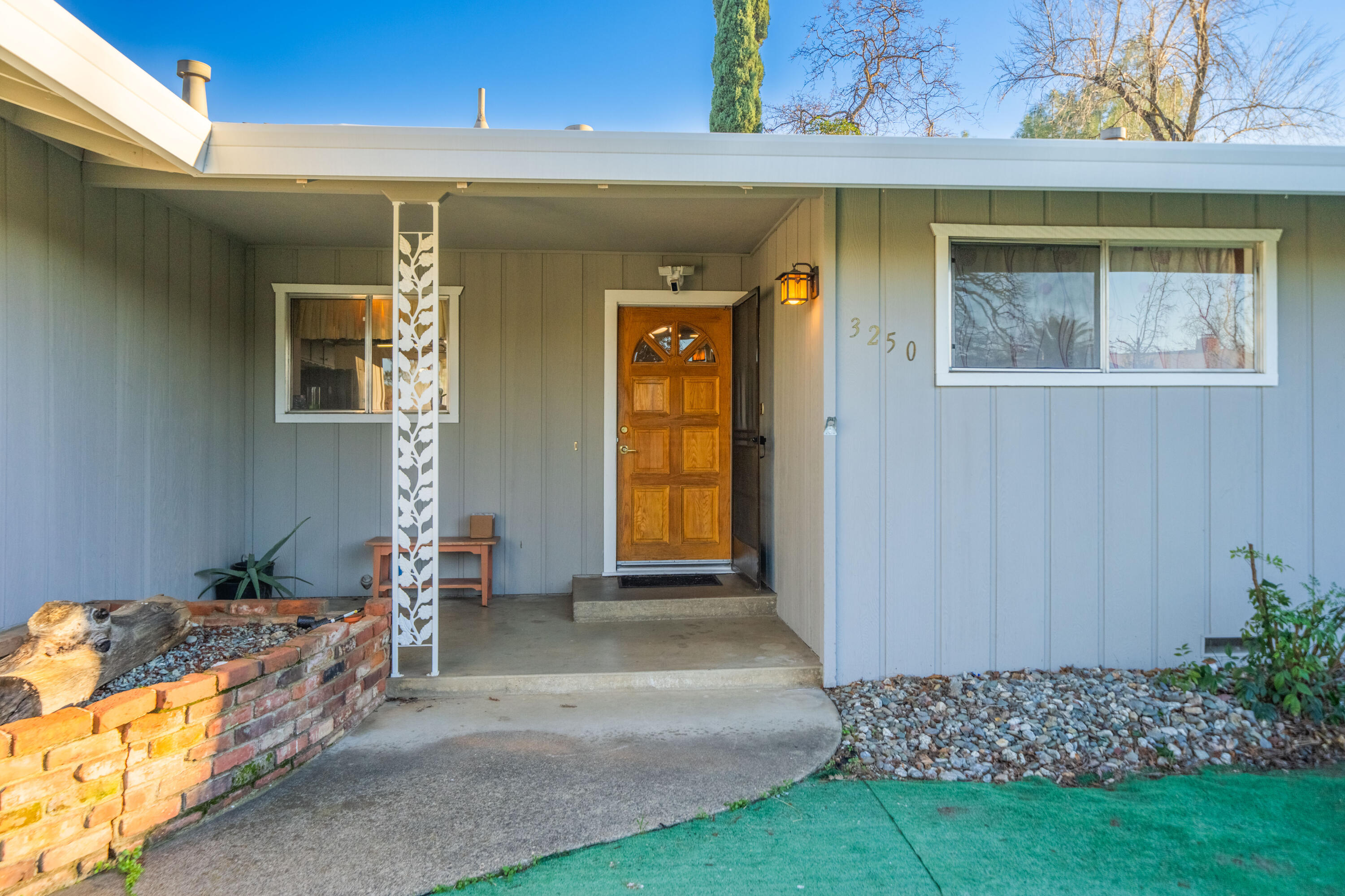3250 Winding Way Redding, CA 96003 - Photo 3 of 29 Entry