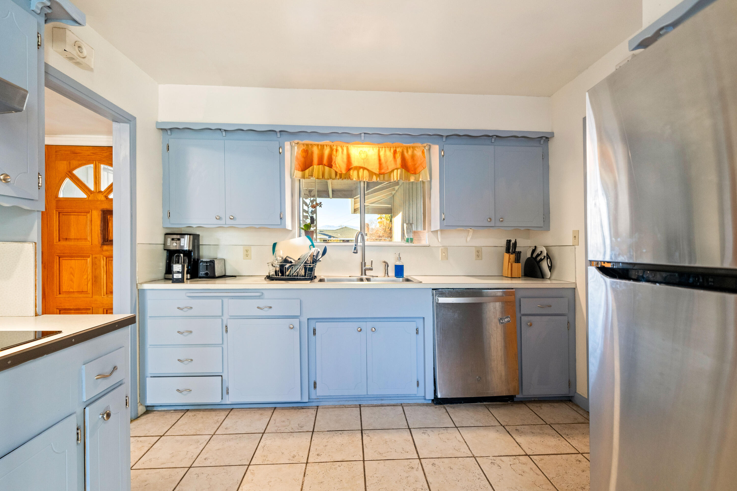 3250 Winding Way Redding, CA 96003 - Photo 7 of 29 Kitchen sink