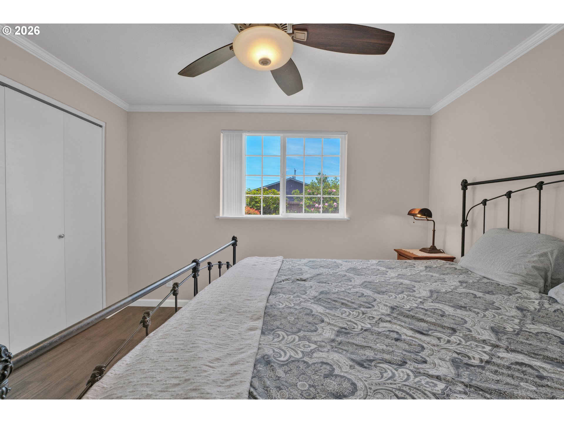 1142 9th Street Florence, OR 97439 - Photo 20 of 41 a view of a livingroom with a window