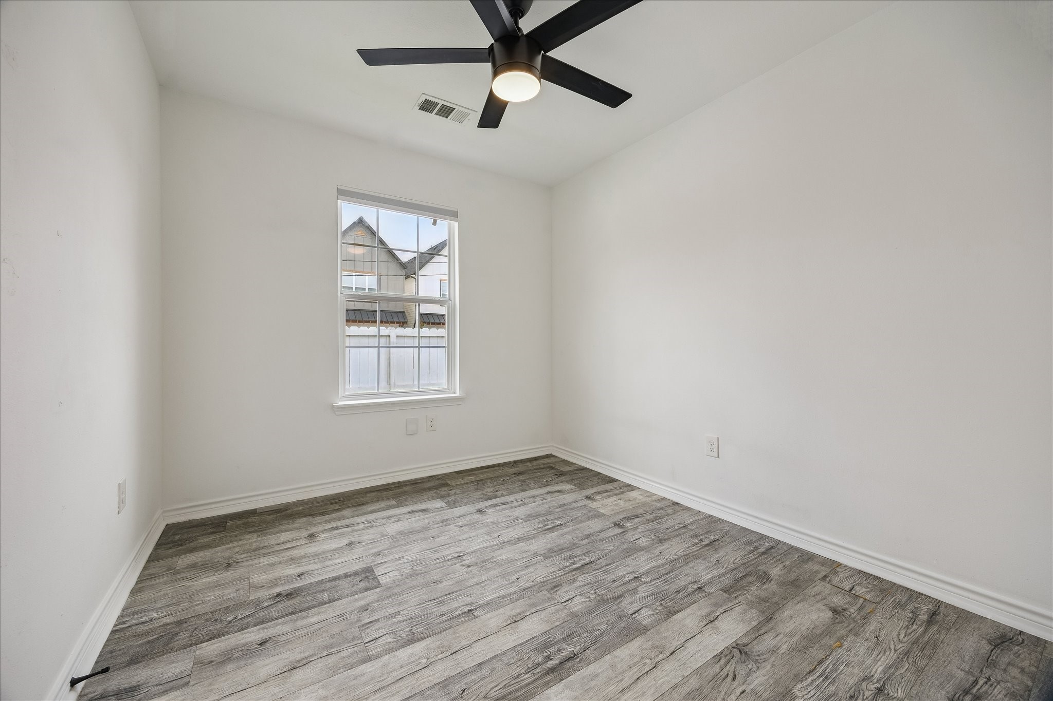 2610 Cochran Street Houston, TX 77009 - Photo 13 of 15