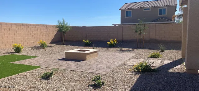 a view of a back yard of the house