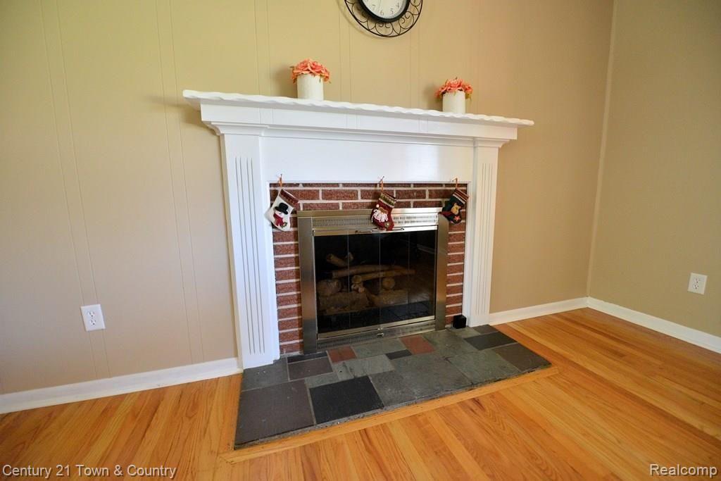 27944 Brandywine Road Farmington, MI 48334 - Photo 12 of 49 Living Room Fireplace 1.jpg