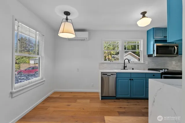 $3,200 | 1205 Northeast 91st Street, Seattle, WA 98115