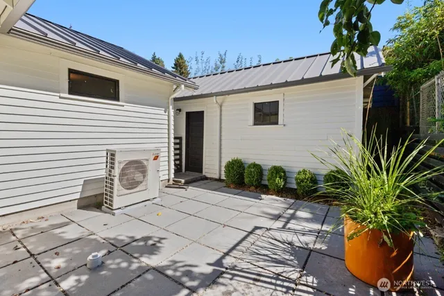 $3,200 | 1205 Northeast 91st Street, Seattle, WA 98115