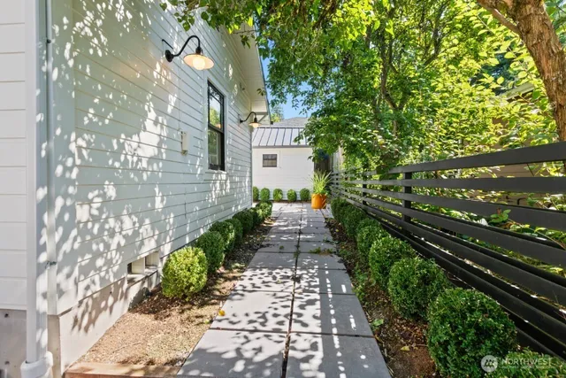 $3,200 | 1205 Northeast 91st Street, Seattle, WA 98115