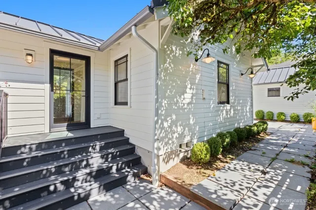 $3,200 | 1205 Northeast 91st Street, Seattle, WA 98115