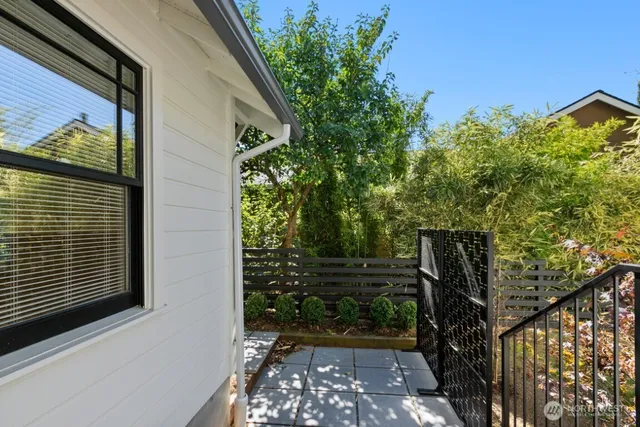 $3,200 | 1205 Northeast 91st Street, Seattle, WA 98115