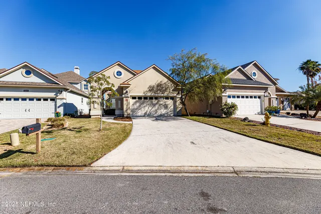 a view of a large yard with lots of green space