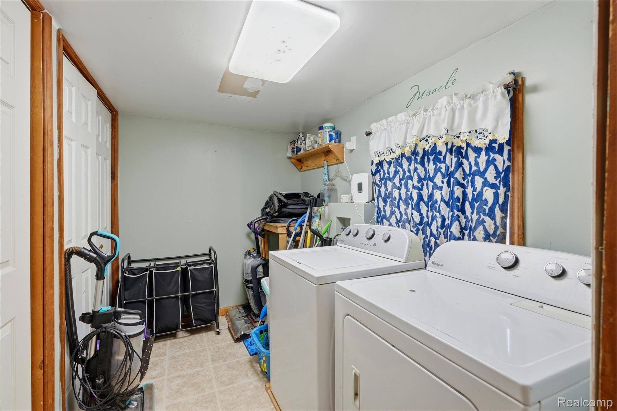 8732 Kinch Road Jackson, MI 49201 - Photo 19 of 39 Laundry area featuring washer and dryer