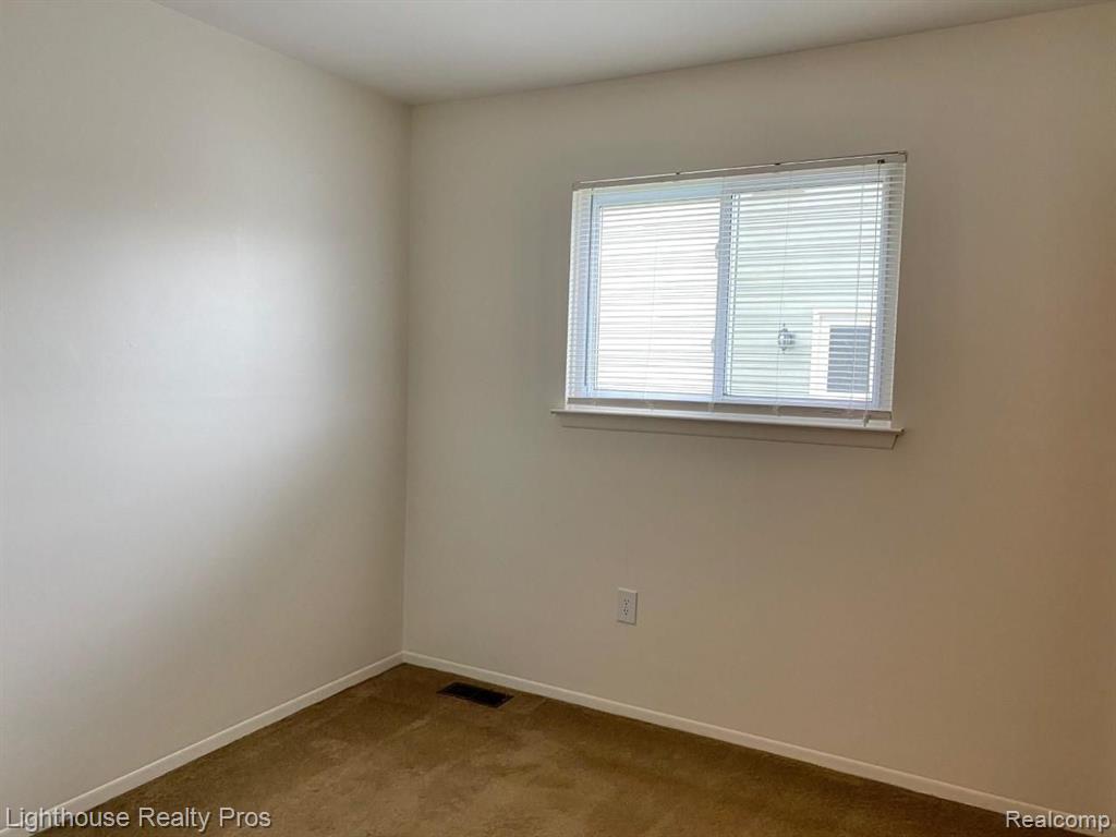 2656 Kenmore Road Berkley, MI 48072 - Photo 9 of 26