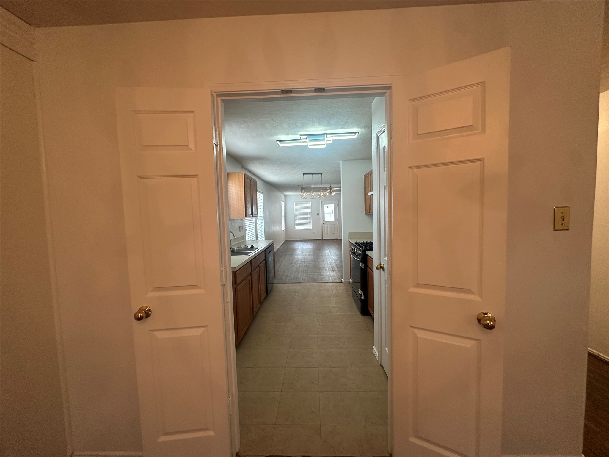 10331 Ravenwood View Lane Houston, TX 77075 - Photo 4 of 11