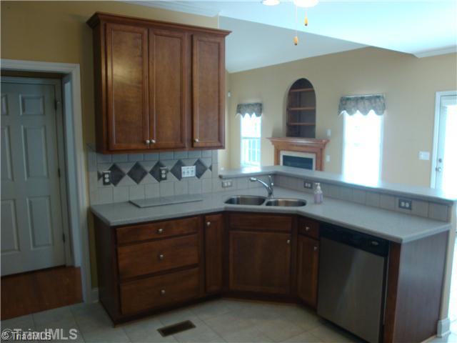749 Barrocliff Road Clemmons, NC 27012 - Photo 13 of 16 Kitchen.