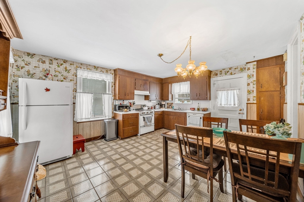 28 Linden Place Dedham, MA 02026 - Photo 31 of 42
