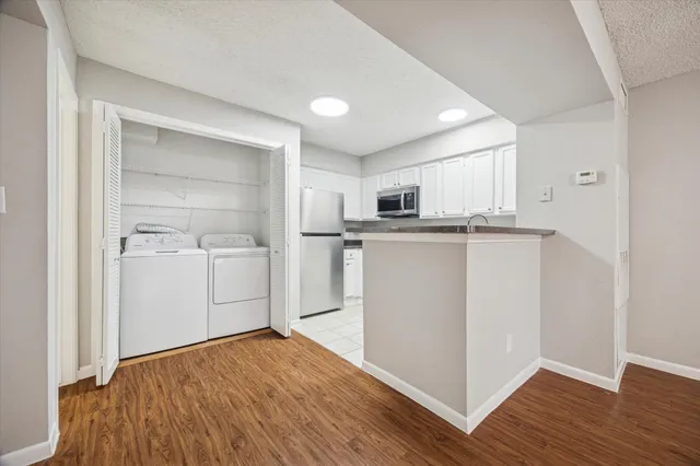 $1,595 | 1710 West T C Jester Boulevard, Unit 2119, Houston, TX 77008