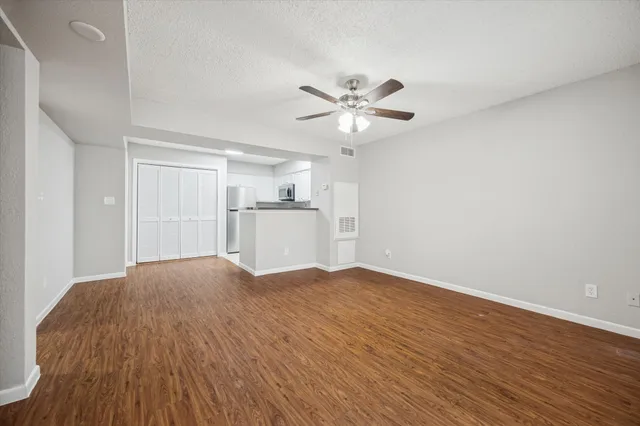 $1,595 | 1710 West T C Jester Boulevard, Unit 2119, Houston, TX 77008