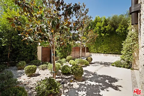 $4,395,000 | 636 North Laurel Avenue, Los Angeles, CA 90048