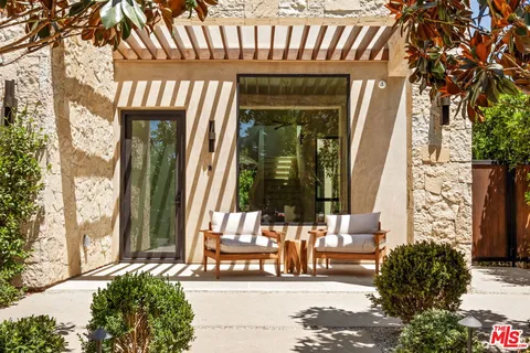 $4,395,000 | 636 North Laurel Avenue, Los Angeles, CA 90048