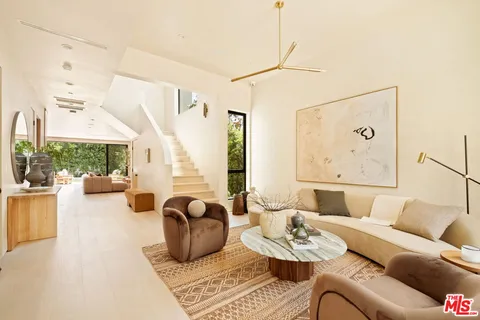 $4,395,000 | 636 North Laurel Avenue, Los Angeles, CA 90048