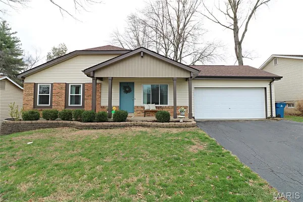 $299,900 | 410 Woodland Hill Court, Manchester, MO 63021