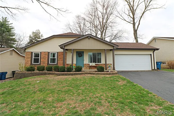 $315,000 | 410 Woodland Hill Court, Manchester, MO 63021