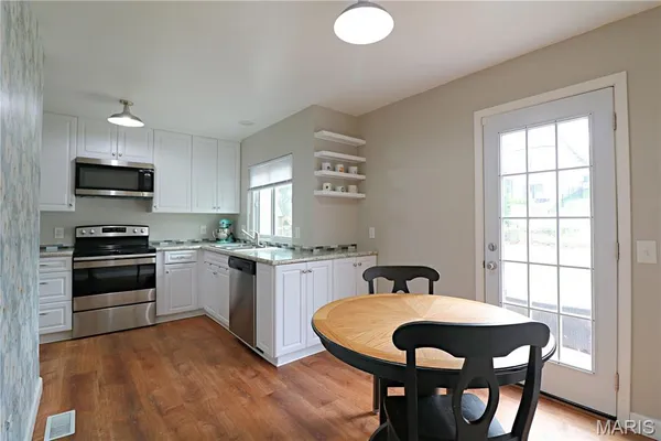 $315,000 | 410 Woodland Hill Court, Manchester, MO 63021