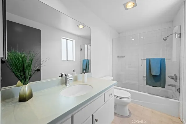 $1,279,000 | 4320 Glencoe Avenue, Unit 2, Marina del Rey, CA 90292