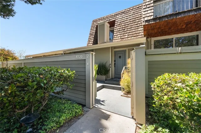 $1,279,000 | 4320 Glencoe Avenue, Unit 2, Marina del Rey, CA 90292