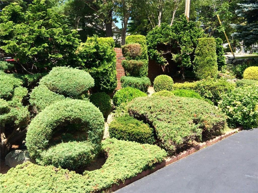 275 Shore Road, Unit 1 Ogunquit, ME 03907 - Photo 23 of 27 The grounds have been meticulously...