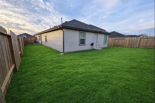 $2,100 | 40962 Seasoned Oak Lane, Magnolia, TX 77354