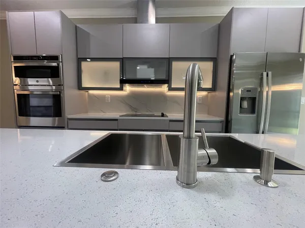 a kitchen with kitchen island a counter top