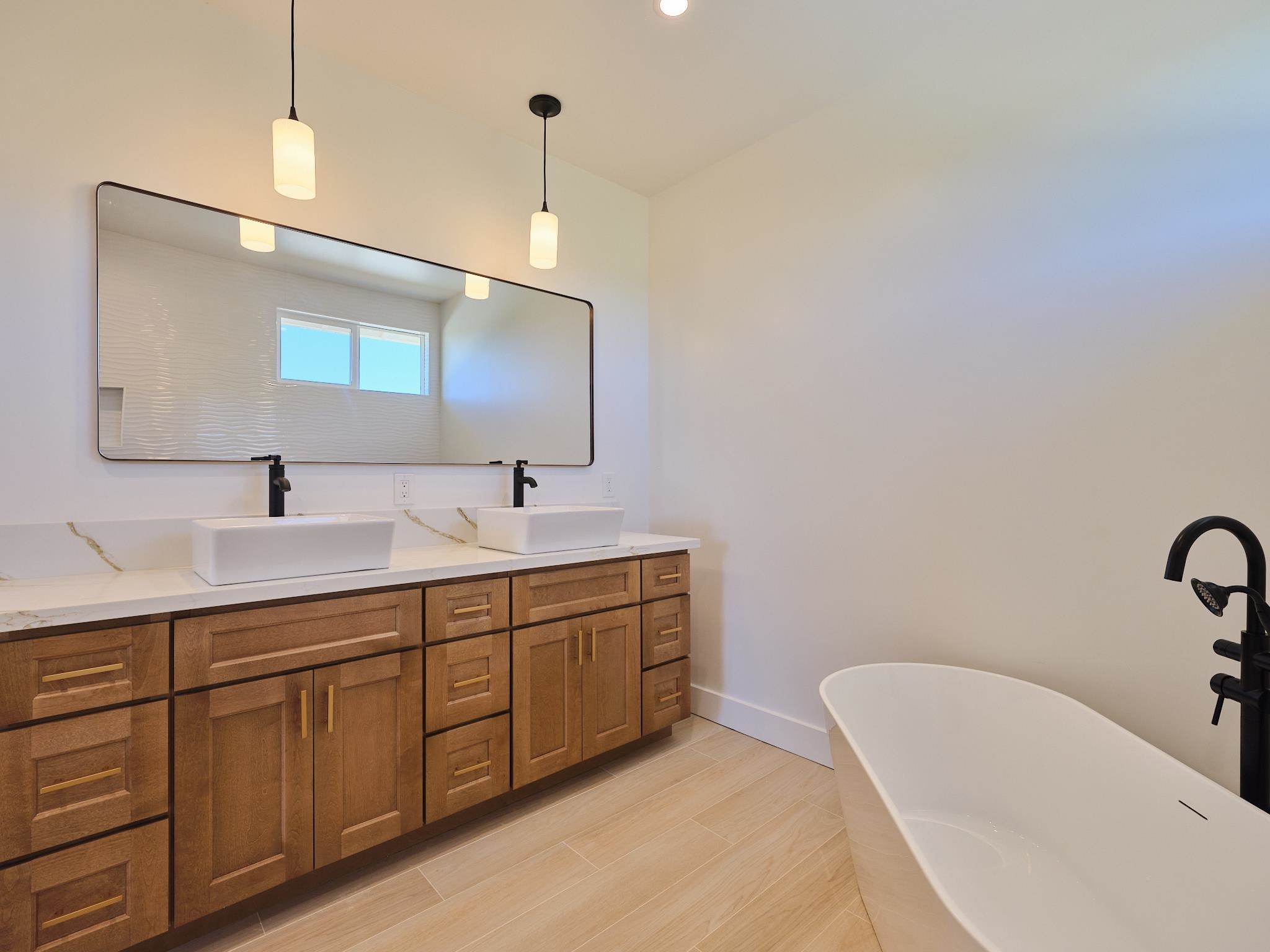 676 Kauaheahe Place, Unit A Haiku, HI 96708 - Photo 17 of 40 Primary Spa-like Bath