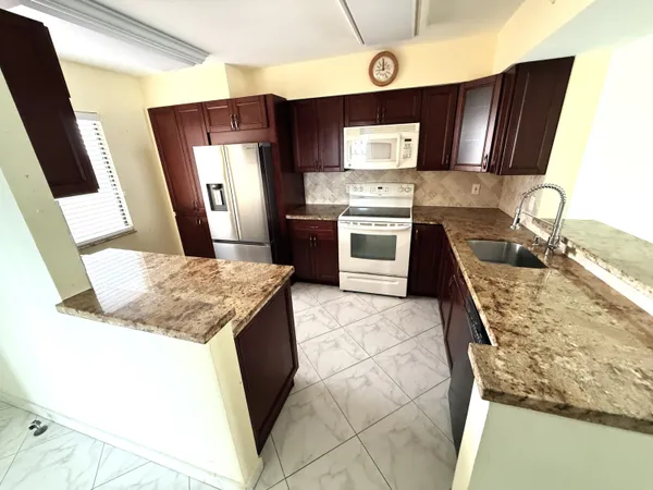 $2,600 | 7076 Huntington Lane, Unit 608, Delray Beach, FL 33446