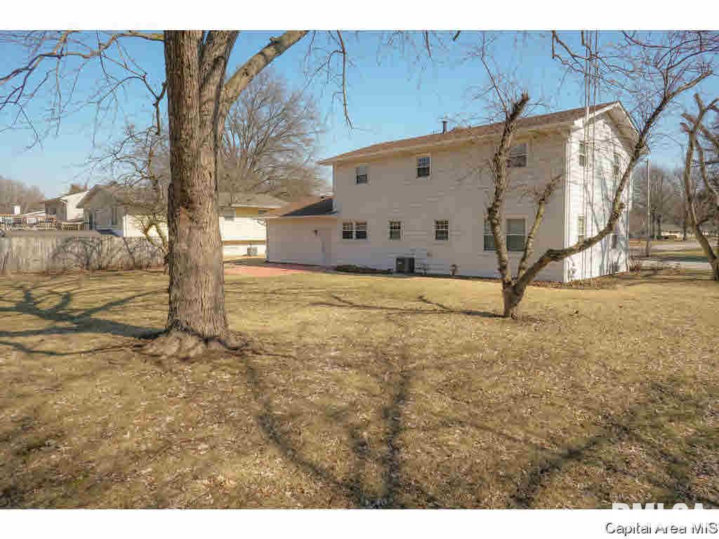 87 Interlacken Road Springfield, IL 62704 - Photo 5 of 34
