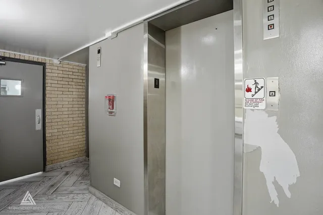 $1,500 | 7301 Willow Springs Road, Unit 207, Countryside, IL 60525