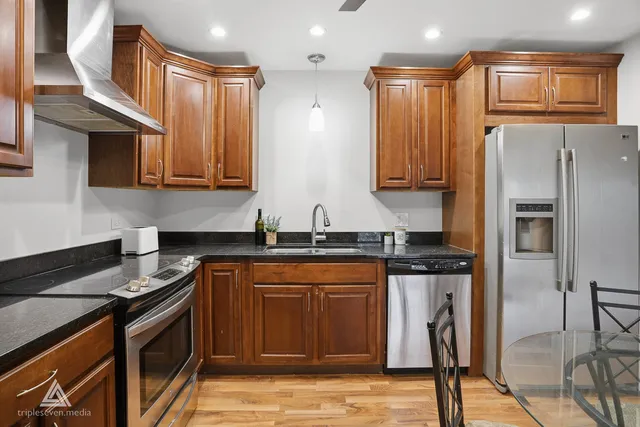 $1,500 | 7301 Willow Springs Road, Unit 207, Countryside, IL 60525