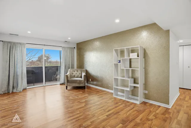 $1,500 | 7301 Willow Springs Road, Unit 207, Countryside, IL 60525