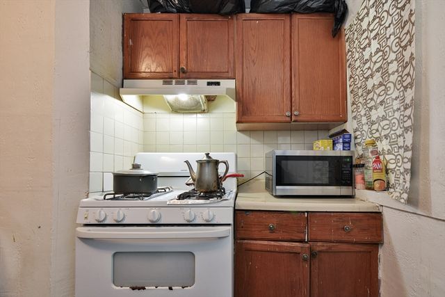 $1,800,000 | 152 Cross Street, Somerville, MA 02143