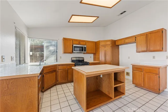 $450,000 | 14240 Piedmont Drive, Victorville, CA 92392