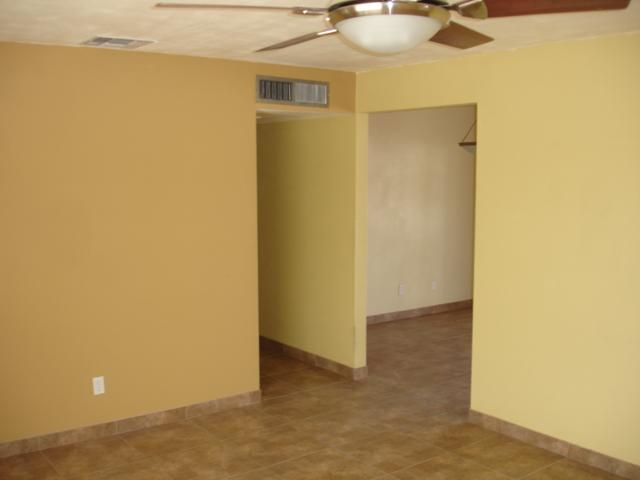 3804 West Redfield Road Phoenix, AZ 85053 - Photo 2 of 4 LROOM