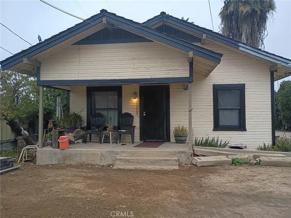 a view of house with a outdoor space