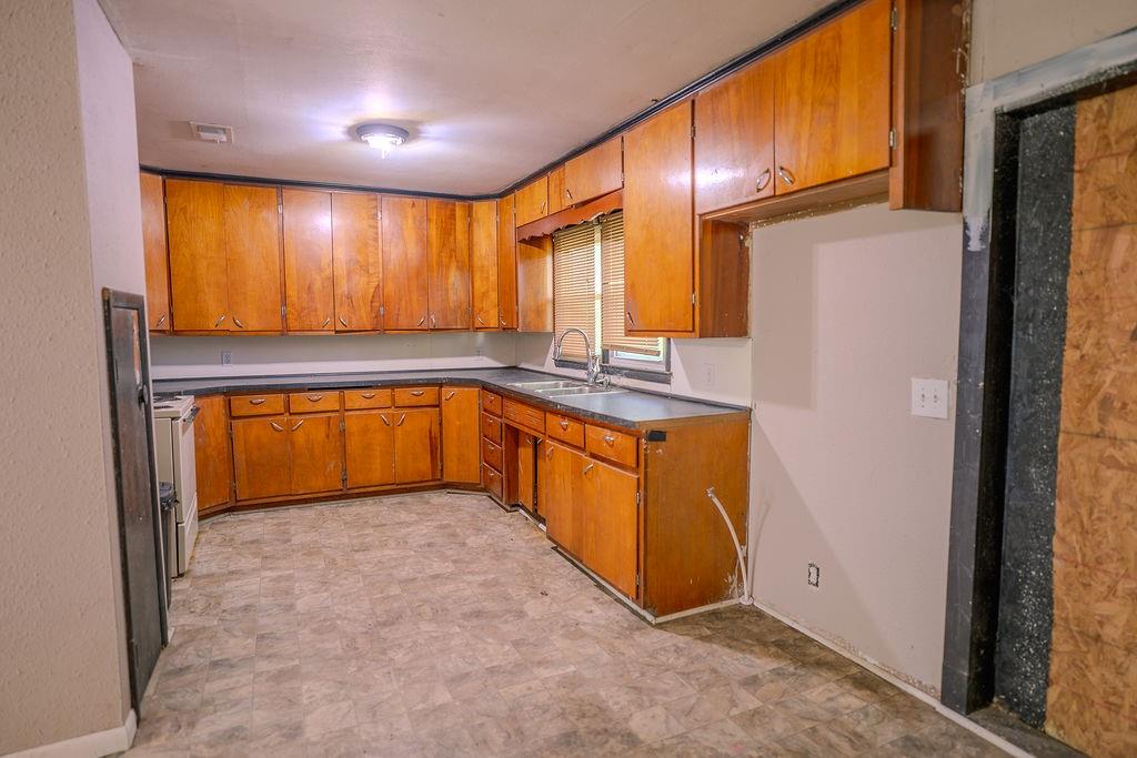 442 128th Terrace Fort Scott, KS 66701 - Photo 11 of 44