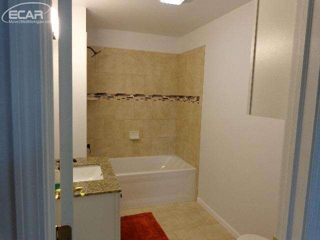 7116 North Seymour Road Flushing, MI 48433 - Photo 7 of 13 21193159-6.JPG
