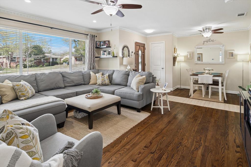 846 Peavy Road Dallas, TX 75218 - Photo 2 of 21