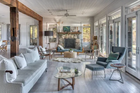 22 Knoll Road, Southampton, NY 11968