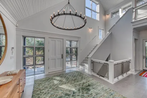 22 Knoll Road, Southampton, NY 11968