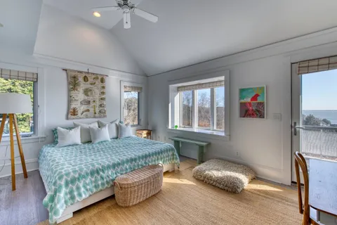 22 Knoll Road, Southampton, NY 11968