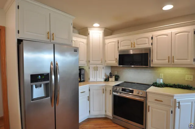 $470,000 | 7809 Southwest 26th Street, Topeka, KS 66614