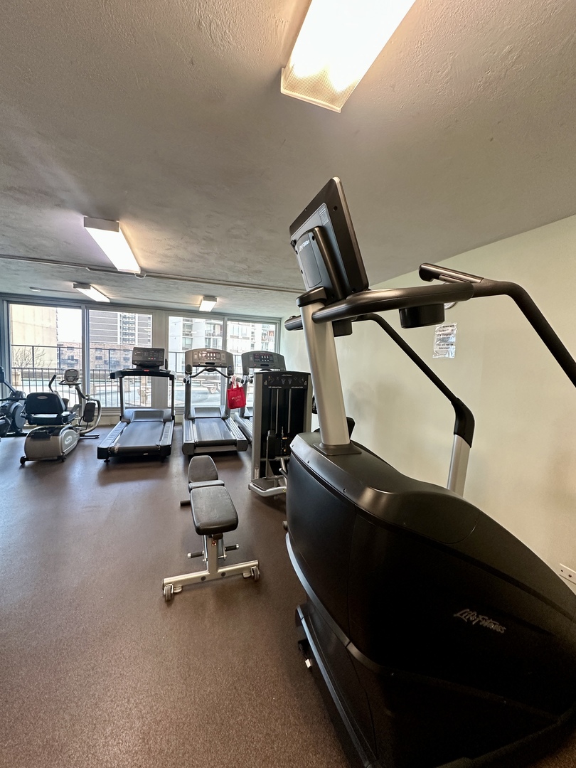 6033 North Sheridan Road, Unit 5G Chicago, IL 60660 - Photo 25 of 27 Gallery Image 25