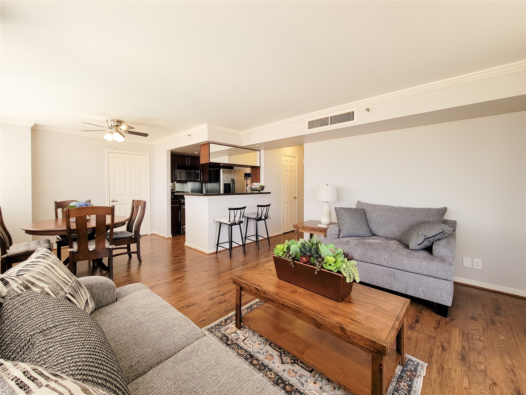 3525 Sage Road, Unit 303 Houston, TX 77056 - Photo 13 of 41 Another view of the Living room.