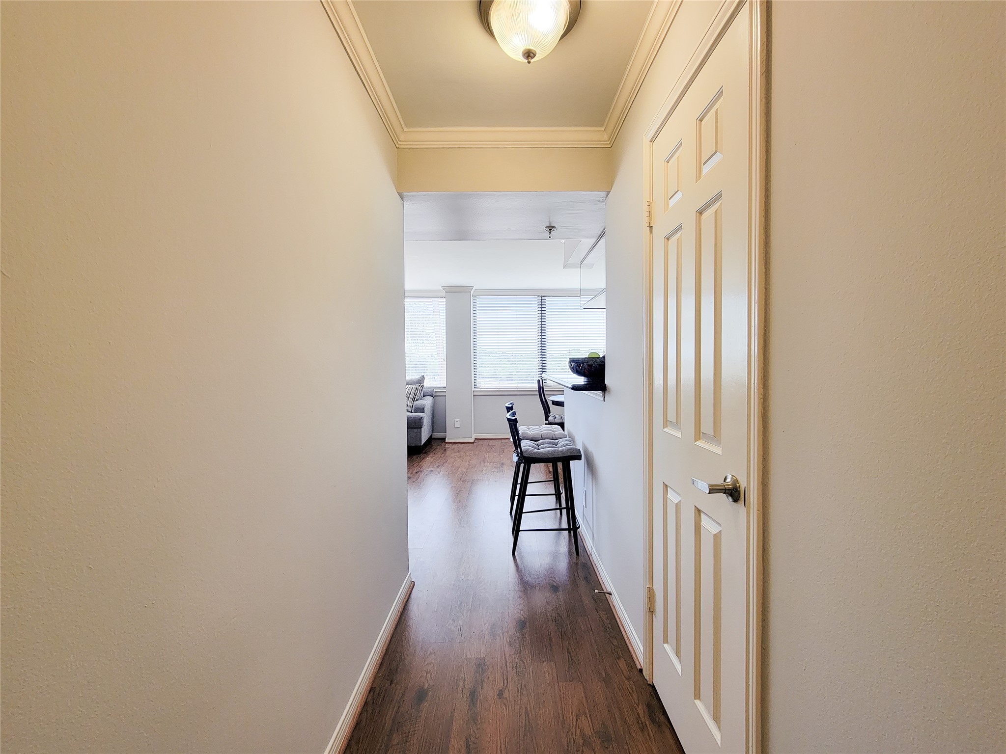 3525 Sage Road, Unit 303 Houston, TX 77056 - Photo 16 of 41 Looking down the hallway to the living area of the unit.